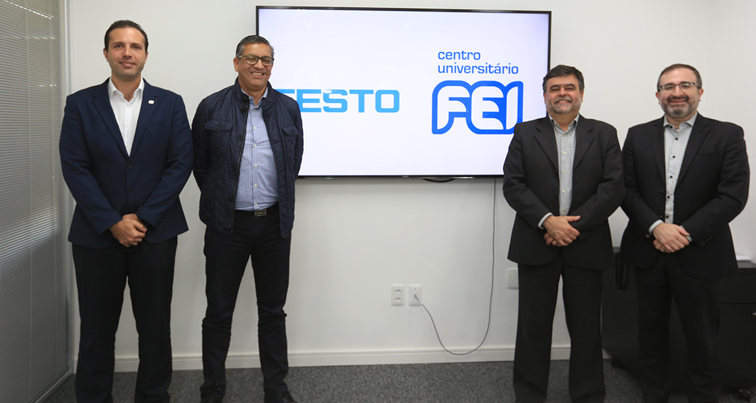  Prof. Dr. Gustavo Donato - FEI, Cesar Gaitán - CEO FESTO, Prof. Dr. Fábio do Prado - FEI e Victor Teles - Gerente de Área Didatica da FESTO